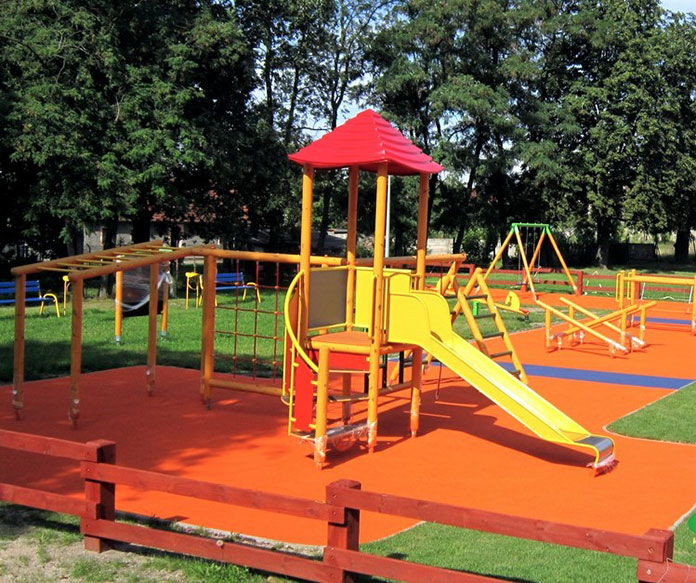 publiczny plac zabaw urwis